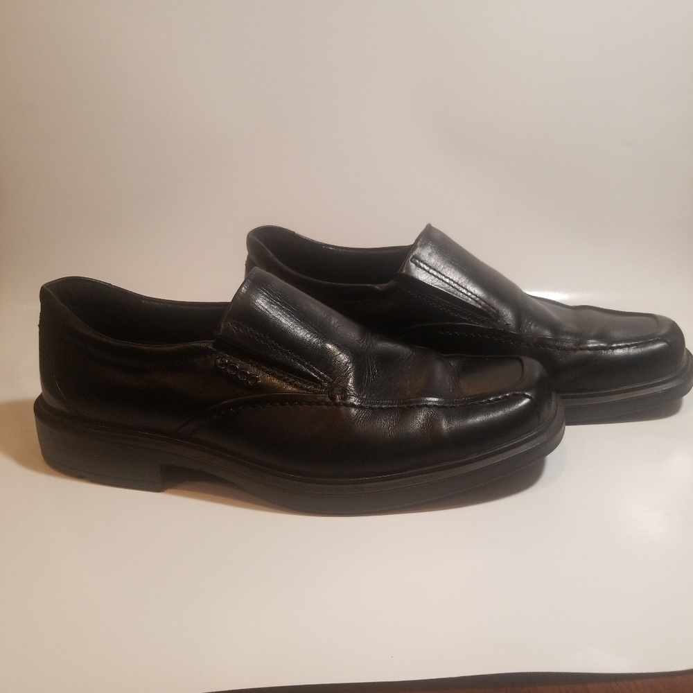 ECCO MENS BLACK SLIP ON